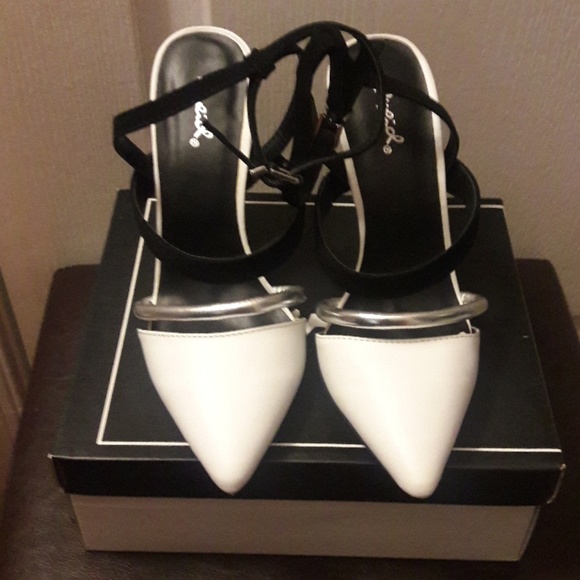 👠 NIB👠 Qupid White patten heels - Picture 4 of 4